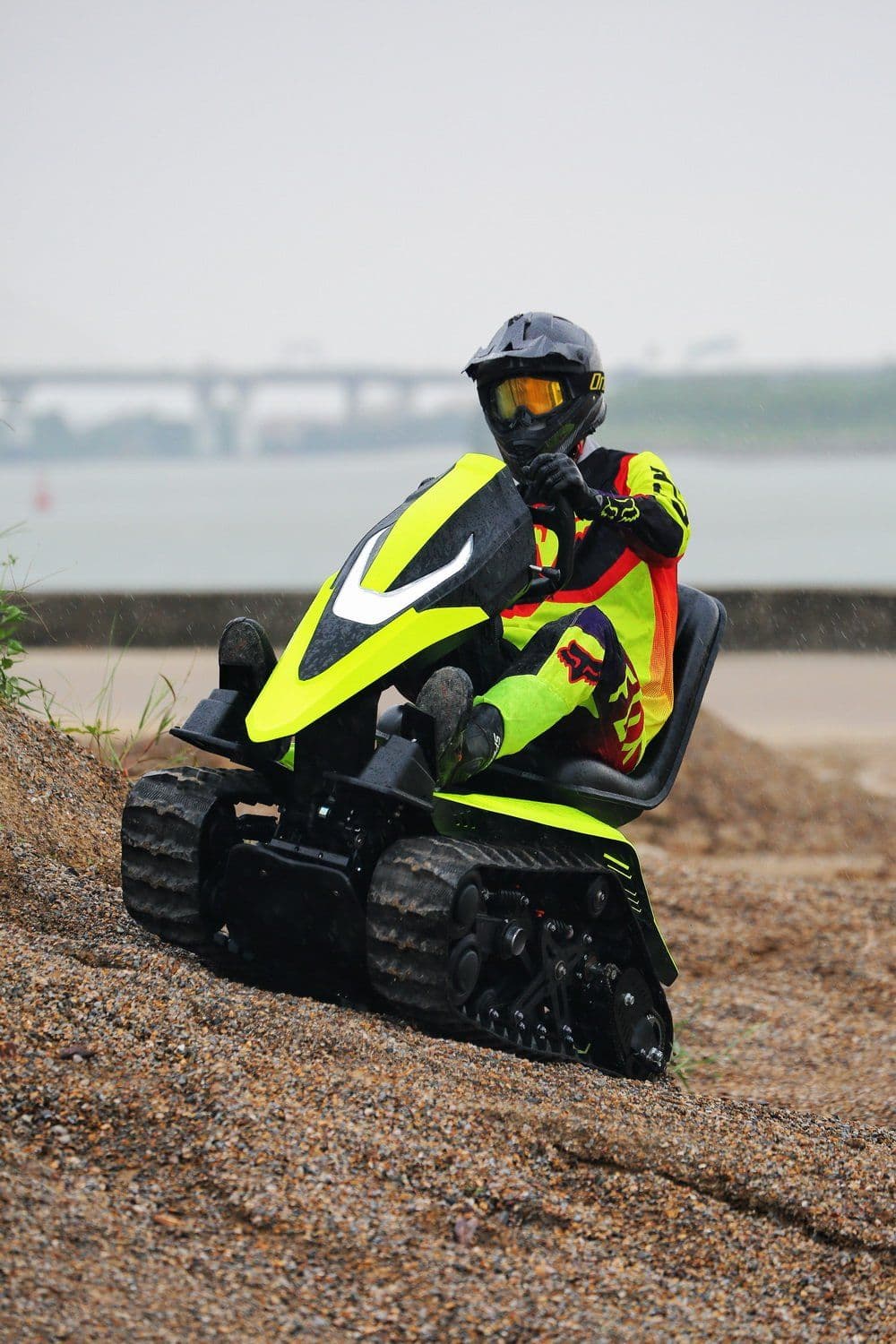 ເອົາຊະນະທຸກພູມສັນຖານ: 72V High-Torque Dual-Track All-Purpose Disability Vehicle