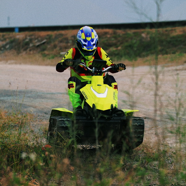 Etv-8 Electric Dual-Track Snowmobile ແມ່ນເຫມາະສົມສໍາລັບກິດຈະກໍານອກຖະຫນົນ